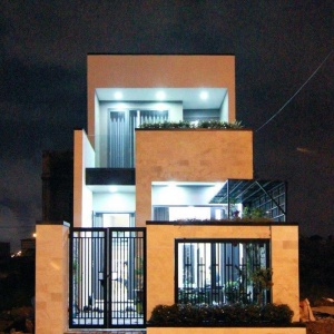 Thiết kế nhà phố 2 tầng với hình khối đơn giản mà bắt mắt